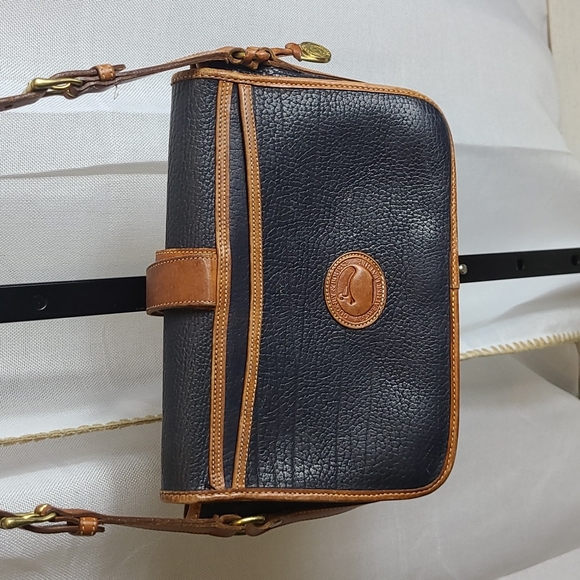 Vintage Dooney and Bourke purse. - Picture 2 of 7